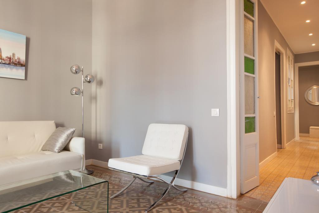 Enjoy Apartments Sofia Barcelona Bagian luar foto