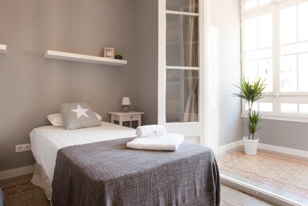 Enjoy Apartments Sofia Barcelona Bagian luar foto